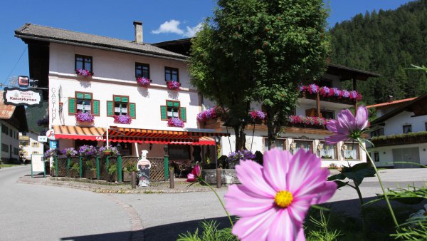 Aussenansicht das Landgasthof Kaiserkrone in Elmen im Tiroler Lechtal